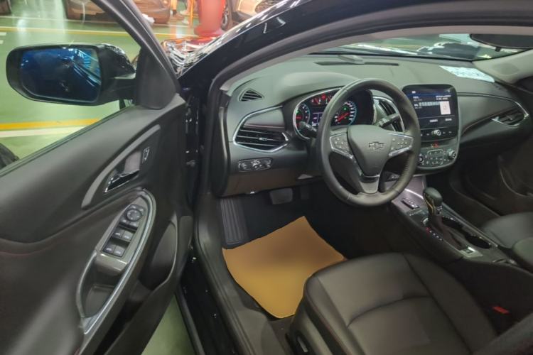 Used Chevrolet Malibu XL 2023 Redline 2.0T Sporty Edition Driver Seat