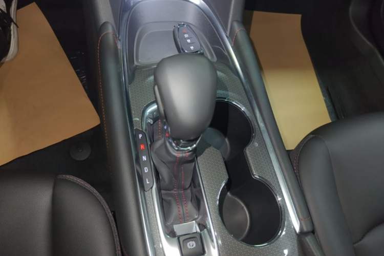Used Chevrolet Malibu XL 2023 Redline 2.0T Sporty Edition Gear Lever