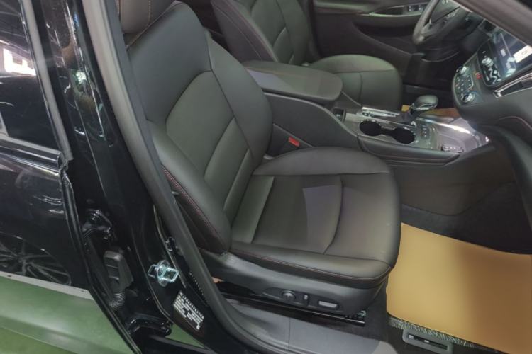 Used Chevrolet Malibu XL 2023 Redline 2.0T Sporty Edition Right Front Seat