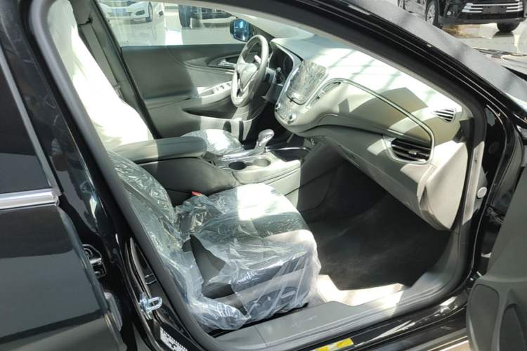 Used Chevrolet Malibu XL 2023 1.5T Sharp Edition Right Front Seat