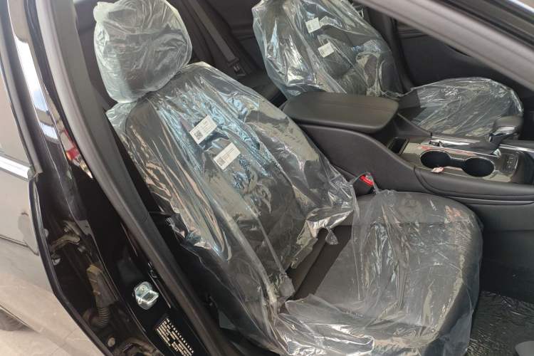Used Chevrolet Malibu XL 2023 1.5T Sharp Edition Right Front Seat
