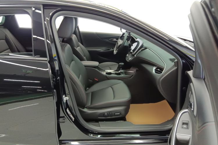 Used Chevrolet Malibu XL 2023 Redline 2.0T Sporty Edition Right Front Seat