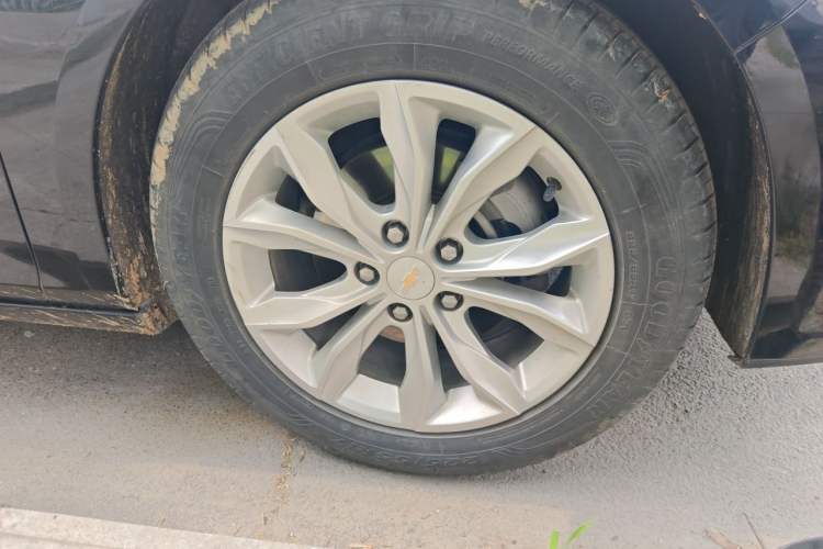 Used Chevrolet Malibu XL 2023 1.5T Sharp Edition Right Front Wheel Hub
