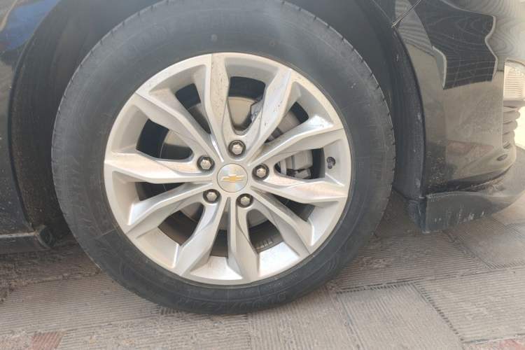 Used Chevrolet Malibu XL 2023 1.5T Sharp Edition Right Front Wheel Hub