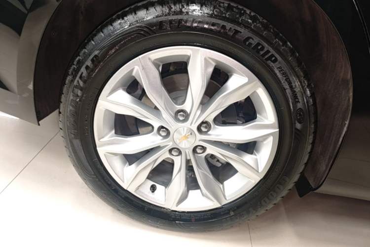 Used Chevrolet Malibu XL 2023 1.5T Sharp Edition Right Rear Wheel Hub