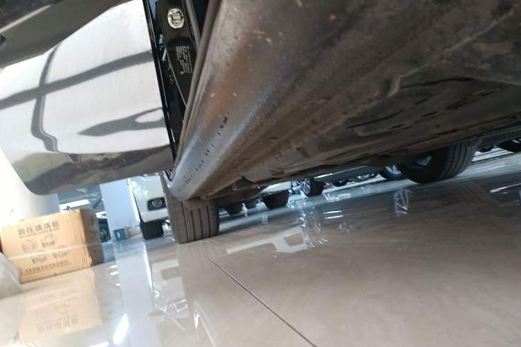 Used Chevrolet Malibu XL 2023 Redline 2.0T Smart Edition Right Side Sill