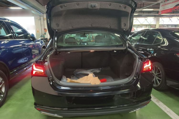 Used Chevrolet Malibu XL 2023 Redline 2.0T Sporty Edition Trunk
