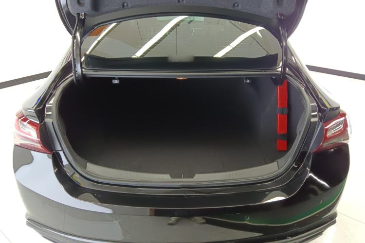 Used Chevrolet Malibu XL 2023 Redline 2.0T Sporty Edition Trunk