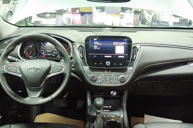 Used Chevrolet Malibu XL 2023 Redline 2.0T Smart Edition Center Console