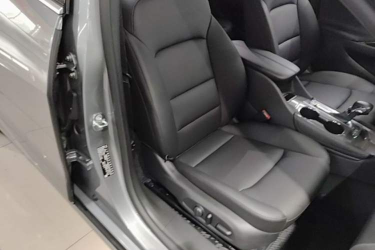 Used Chevrolet Malibu XL 2023 1.5T Sharp Edition Right Front Seat