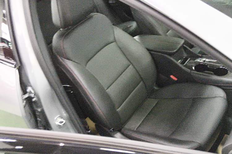 Used Chevrolet Malibu XL 2023 Redline 2.0T Smart Edition Right Front Seat
