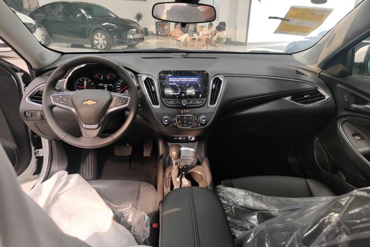 Used Chevrolet Malibu XL 2023 1.5T Sharp Edition Center Console