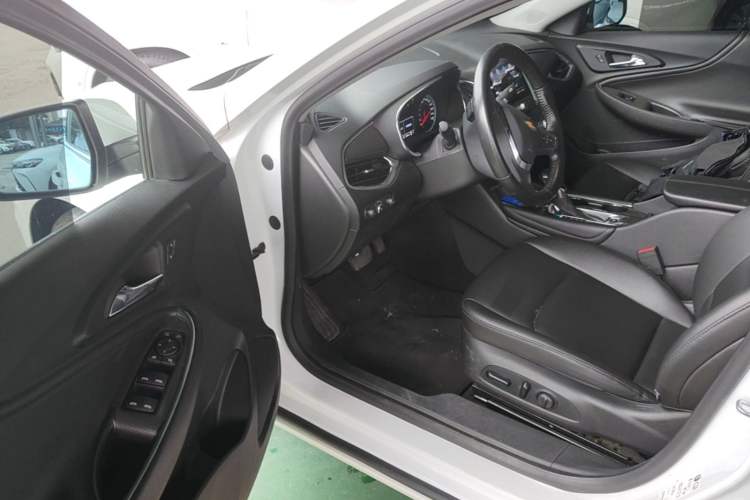 Used Chevrolet Malibu XL 2023 1.5T Sharp Edition Driver Seat