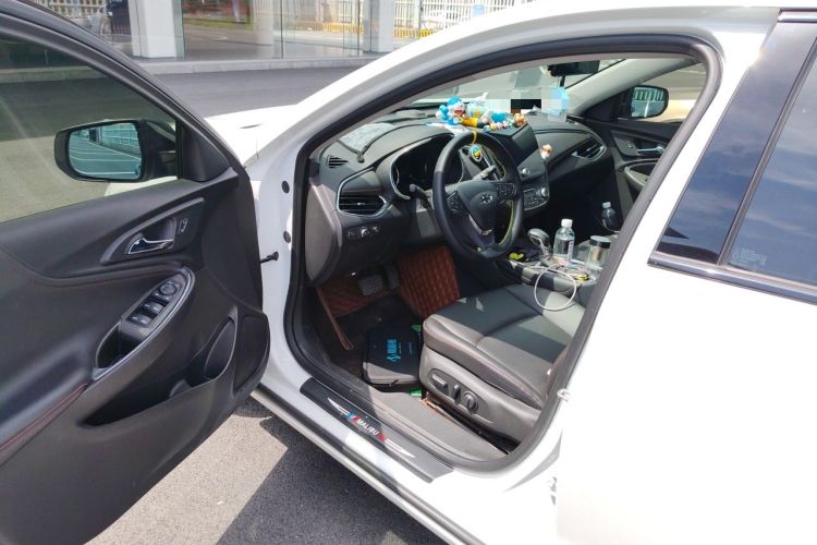 Used Chevrolet Malibu XL 2023 Redline 2.0T Sporty Edition Driver Seat