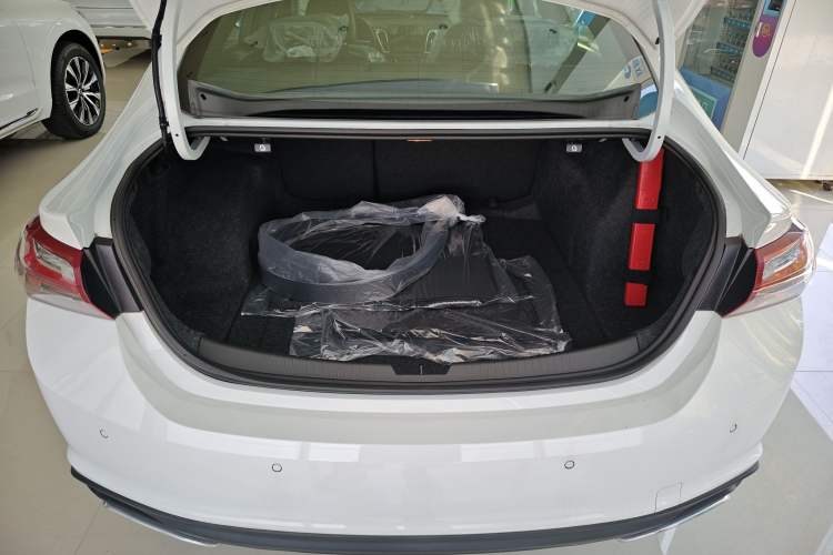 Used Chevrolet Malibu XL 2023 1.5T Sharp Edition Interior 5