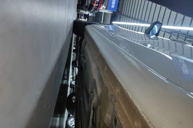 Used Chevrolet Malibu XL 2023 1.5T Elite Edition Left Side Sill