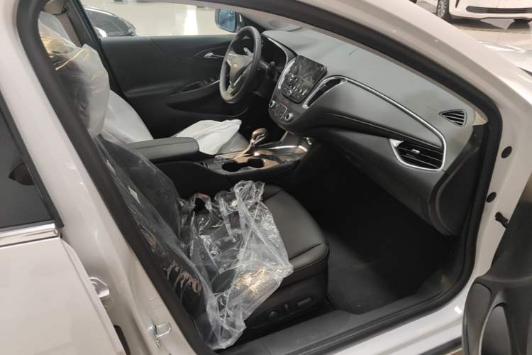 Used Chevrolet Malibu XL 2023 1.5T Sharp Edition Right Front Seat