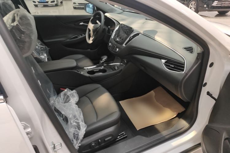 Used Chevrolet Malibu XL 2023 1.5T Sharp Edition Right Front Seat