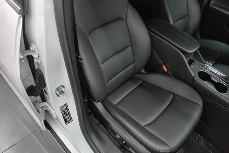 Used Chevrolet Malibu XL 2023 1.5T Elite Edition Right Front Seat