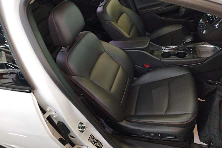 Used Chevrolet Malibu XL 2023 Redline 2.0T Sporty Edition Right Front Seat