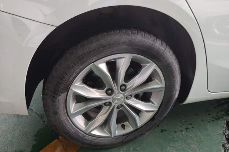 Used Chevrolet Malibu XL 2023 1.5T Sharp Edition Right Rear Wheel Hub