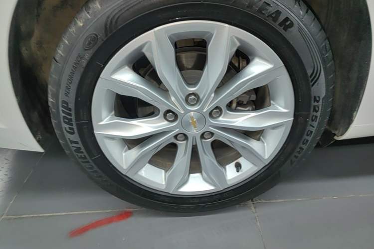 Used Chevrolet Malibu XL 2023 1.5T Elite Edition Right Rear Wheel Hub