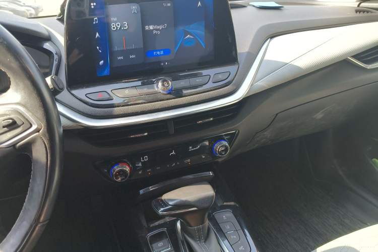 Used Chevrolet Menlo 2020 Starry Edition Audio And AC Panel