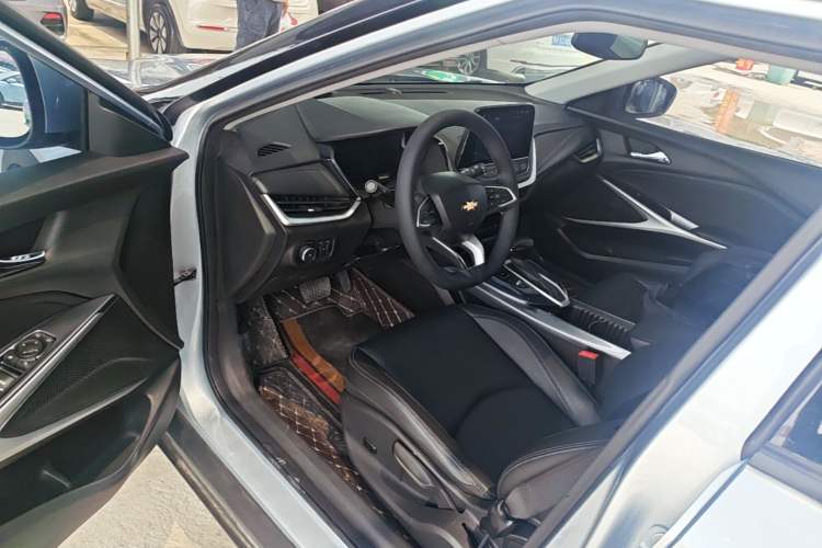 Used Chevrolet Menlo 2020 Starry Edition Driver Seat