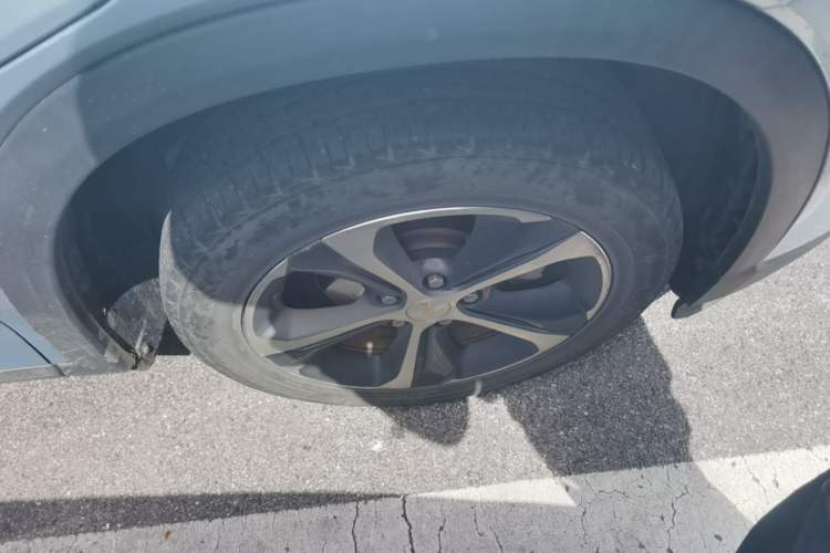 Used Chevrolet Menlo 2020 Starry Edition Right Front Wheel Hub