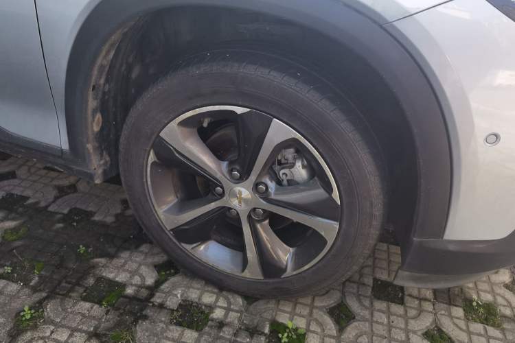 Used Chevrolet Menlo 2020 Starry Edition Right Front Wheel Hub