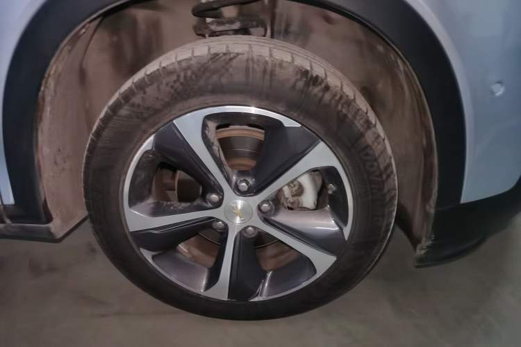 Used Chevrolet Menlo 2020 Starry Edition Right Front Wheel Hub