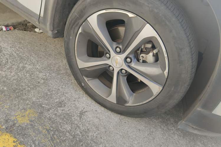 Used Chevrolet Menlo 2020 Starry Edition Right Front Wheel Hub