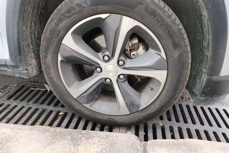 Used Chevrolet Menlo 2020 Starry Edition Right Front Wheel Hub