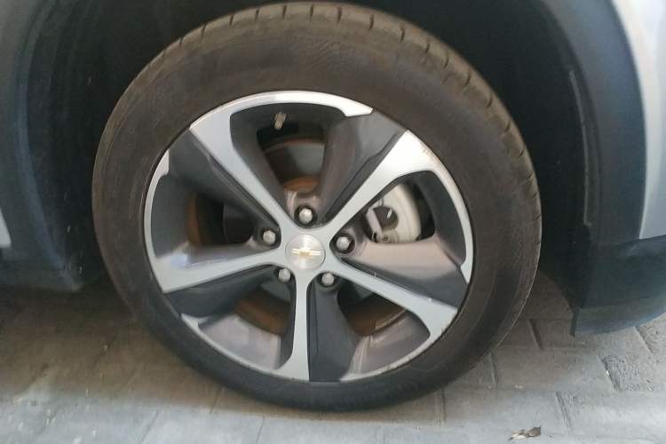 Used Chevrolet Menlo 2020 Starry Edition Right Front Wheel Hub