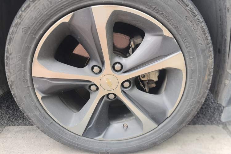 Used Chevrolet Menlo 2020 Star Edition Right Front Wheel Hub