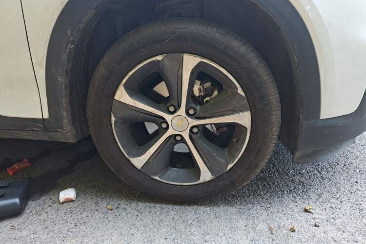 Used Chevrolet Menlo 2020 Star Edition Right Front Wheel Hub