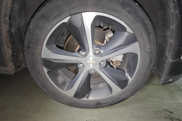 Used Chevrolet Menlo 2020 Starry Edition Right Front Wheel Hub