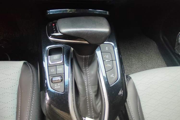 Used Chevrolet Menlo 2021 Mickey Magic Space Edition Gear Lever