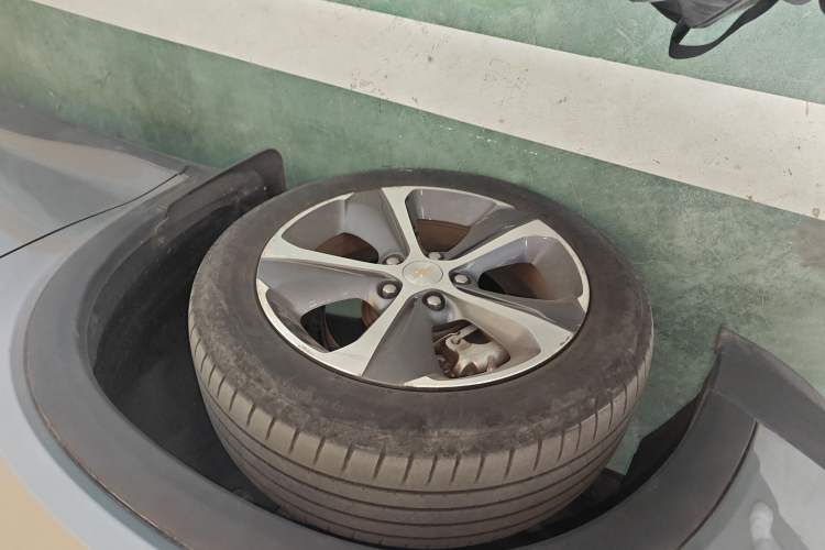 Used Chevrolet Menlo 2021 Starry Edition Left Front Wheel Hub
