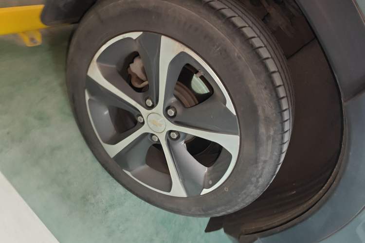 Used Chevrolet Menlo 2021 Starry Edition Right Rear Wheel Hub