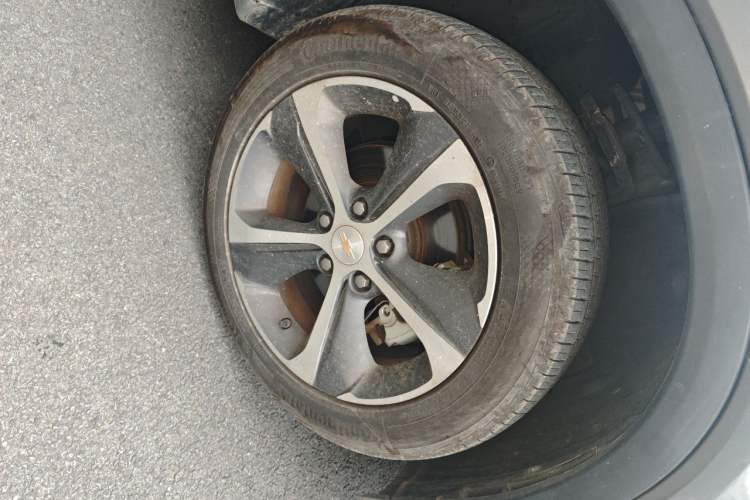 Used Chevrolet Menlo 2021 Starry Edition Right Front Wheel Hub
