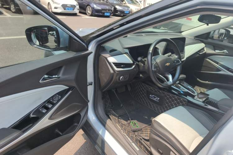 Used Chevrolet Menlo 2022 Starry Edition Driver Seat