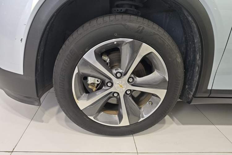Used Chevrolet Menlo 2022 Starry Edition Left Front Wheel Hub