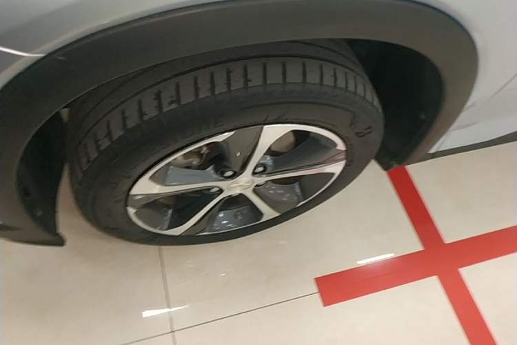 Used Chevrolet Menlo 2022 Starry Edition Left Front Wheel Hub