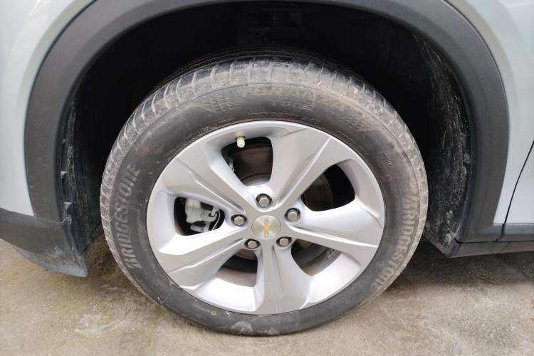 Used Chevrolet Menlo 2022 Star Enjoyment Edition Left Front Wheel Hub