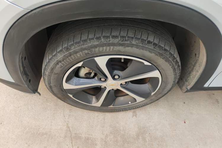 Used Chevrolet Menlo 2022 Starry Edition Left Front Wheel Hub