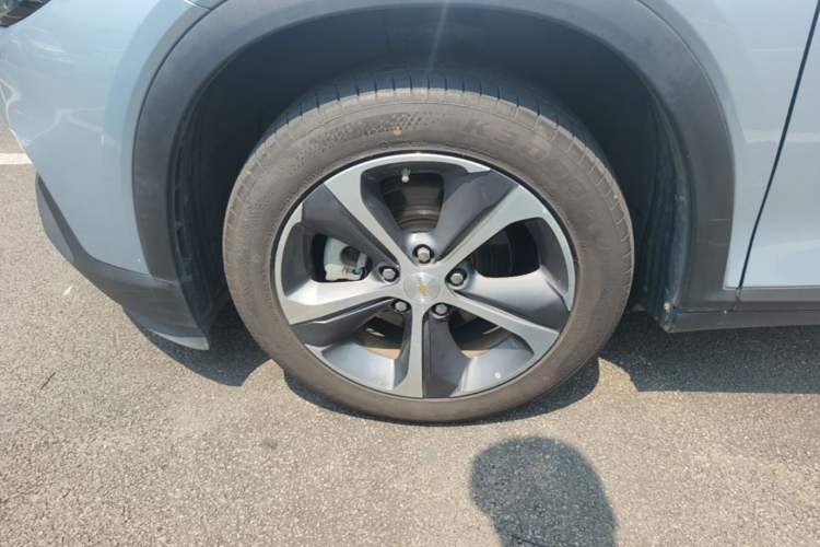 Used Chevrolet Menlo 2022 Starry Edition Left Front Wheel Hub