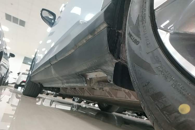 Used Chevrolet Menlo 2022 Starry Edition Left Side Sill