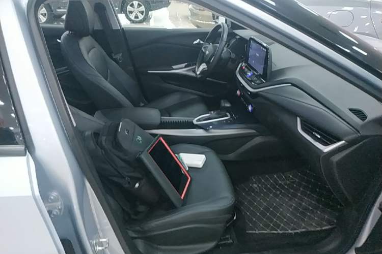 Used Chevrolet Menlo 2022 Starry Edition Right Front Seat