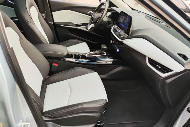 Used Chevrolet Menlo 2022 Starry Edition Right Front Seat